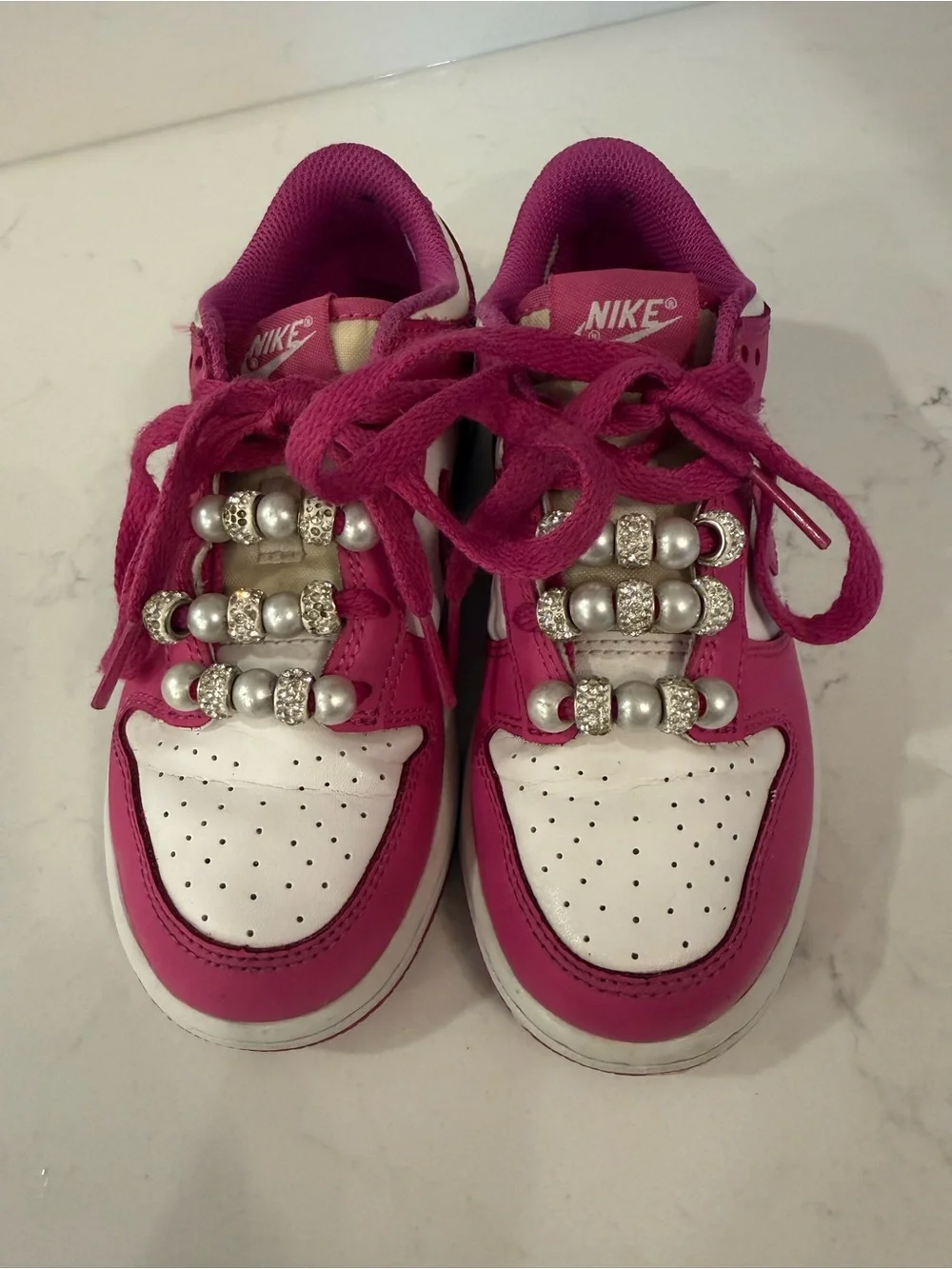 Nike girls Low-Top Sneakers in Hot Pink and White